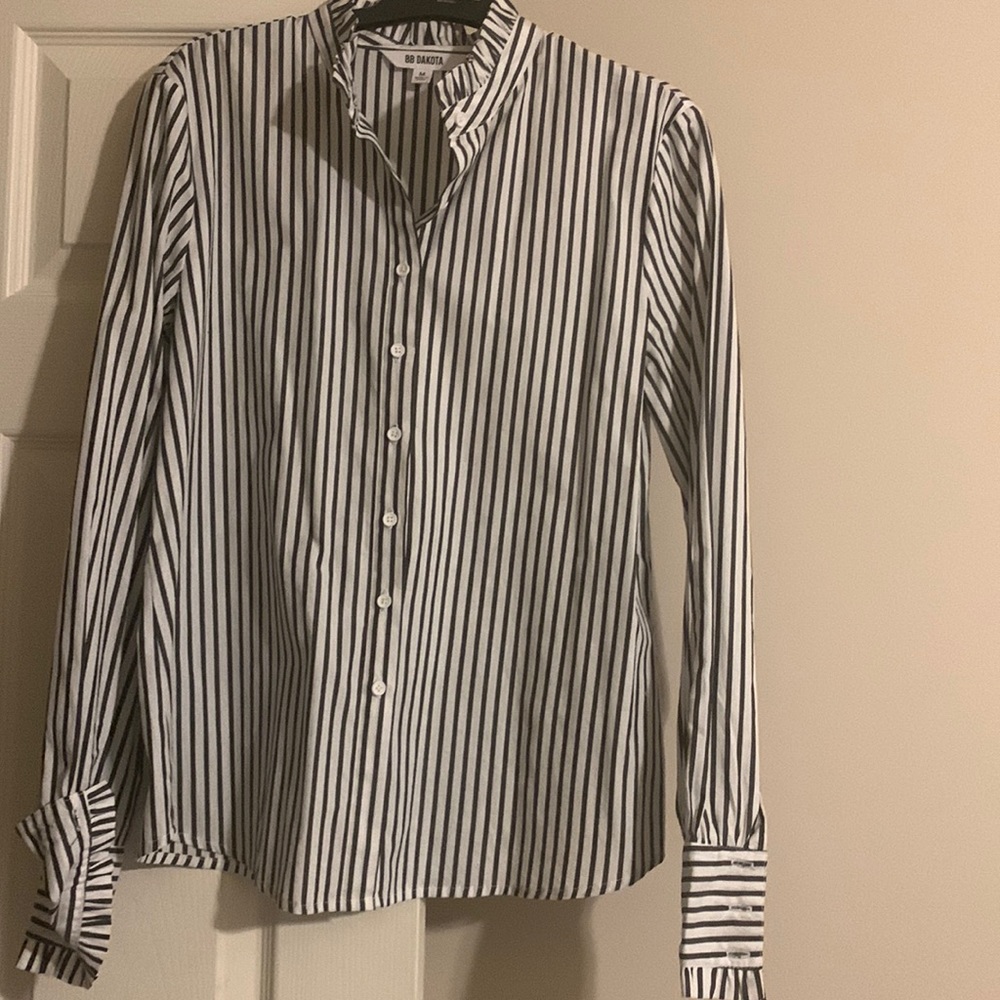 BB Dakota Medium Blouse Navy and White